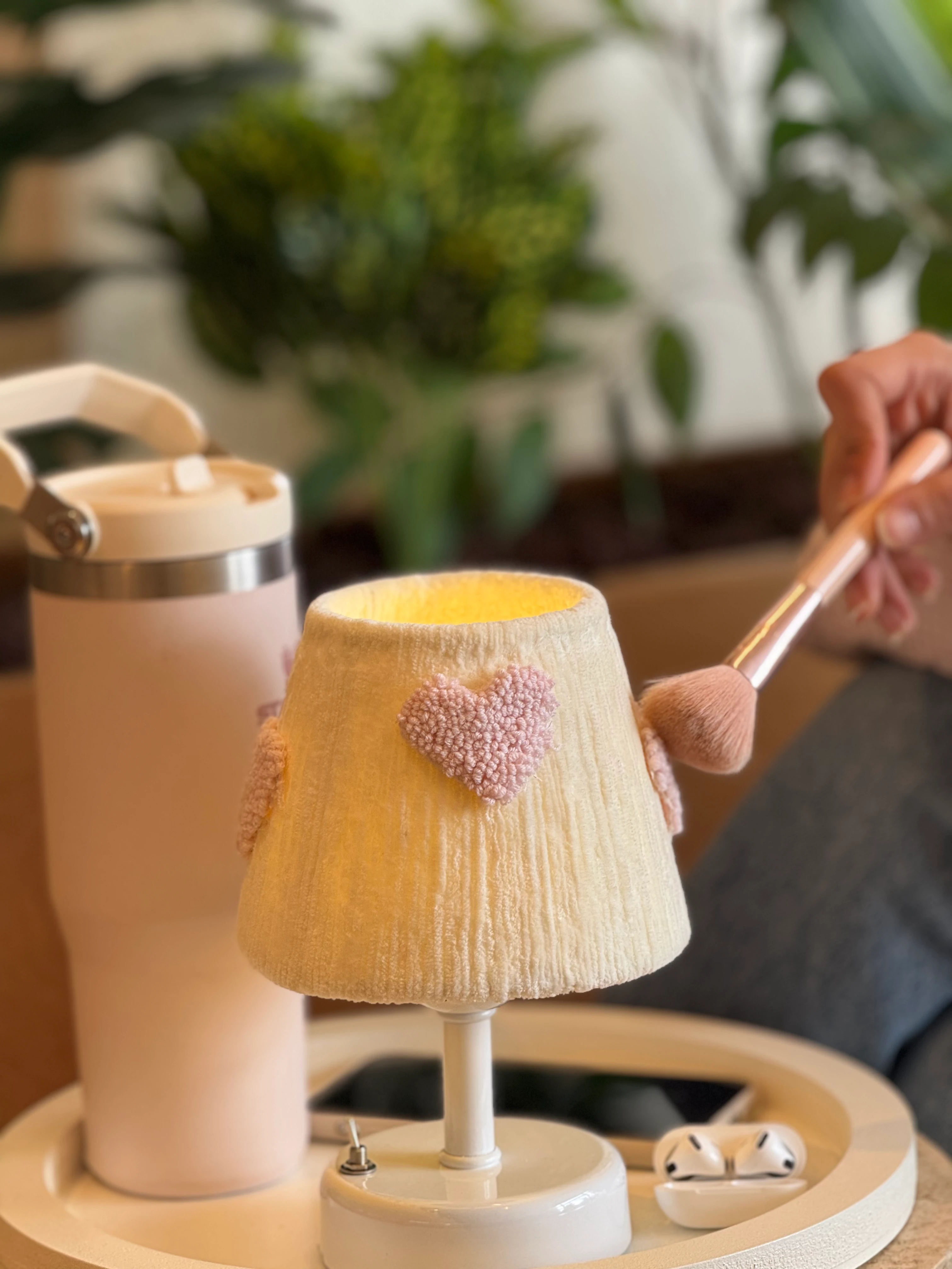 Punch Kadife Pembe Kalp Detaylı Masa Lambası Alt Beyaz Kablosuz Pilli Masa Üstü